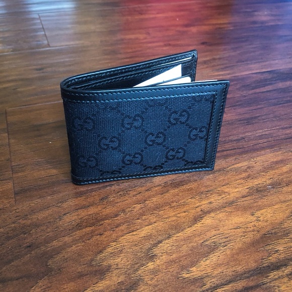 SOLD | GUCCI | FIRM Authentic Men’s Wallet - Picture 2 of 6